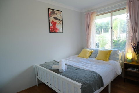 Riverside 5bedrooms Holiday House With Swimming Pool - Food Delivery Shop 2