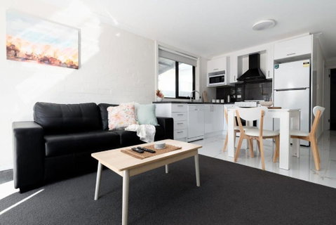 Riverside Gem With Parking And WiFi - Food Delivery Shop 0