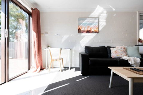 Riverside Gem With Parking And WiFi - Food Delivery Shop 1