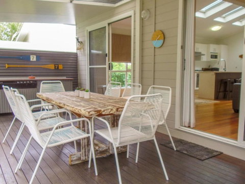 Riverside Retreat - Food Delivery Shop 1