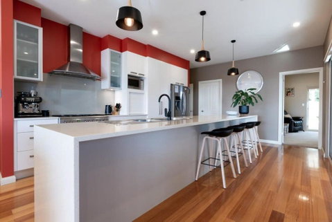 Riverview Escape - Food Delivery Shop 1