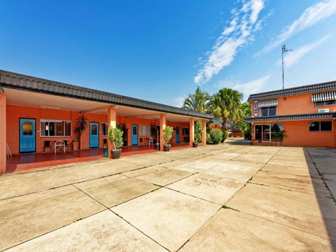 Riviera Motel Bundaberg - Food Delivery Shop 1