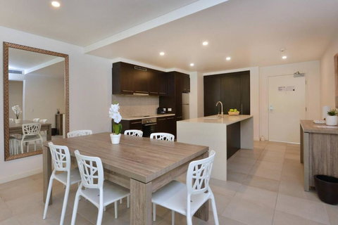 Resort-style Swim Out - A True Tropical Oasis - Food Delivery Shop 3