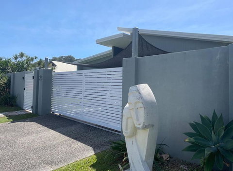 Relax At Trinity Beach Getaway, Blue Lagoon, Trinity Beach - Food Delivery Shop 1