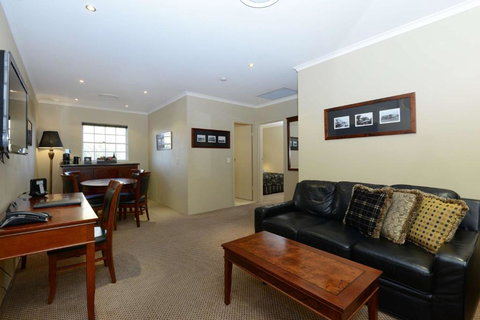 Rydges Armidale - Food Delivery Shop 1