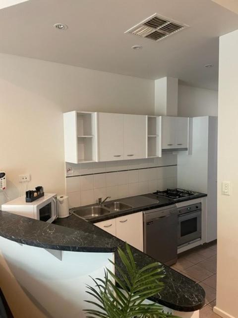RNR Sturt Holiday Home - Food Delivery Shop 2