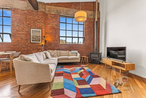 Rooftop Warehouse In Fitzroy - Food Delivery Shop 3
