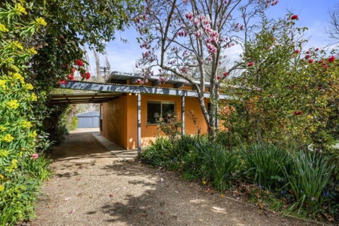 Roses On The River - An Absolute River Frontage Cottage - Food Delivery Shop 1
