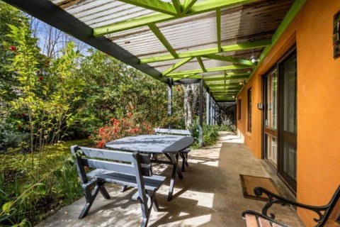 Roses On The River - An Absolute River Frontage Cottage - Food Delivery Shop 2