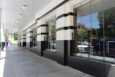 Royal Hotel Orange - Food Delivery Shop 1