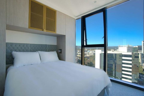 Rundle Retreat - 2BR Apartment With Stunning Views - Food Delivery Shop 0