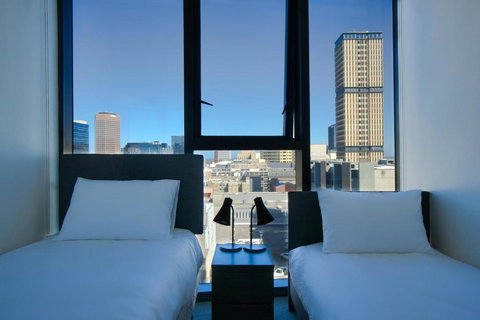 Rundle Retreat - 2BR Apartment With Stunning Views - Food Delivery Shop 2