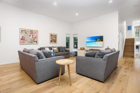 Russell Street Retreat - Food Delivery Shop 2
