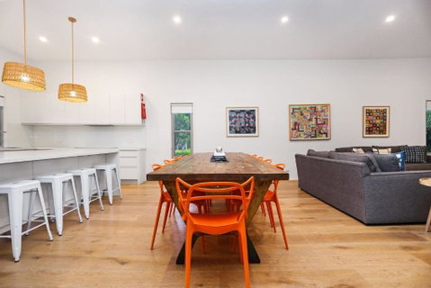 Russell Street Retreat - Food Delivery Shop 3