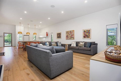 Russell Street Retreat - Food Delivery Shop 0