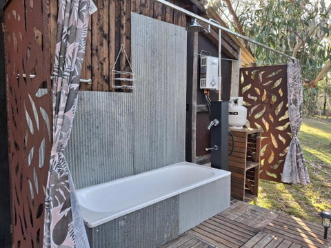 Rustic Cabin With Moon Bathing For A City Escape - Food Delivery Shop 2