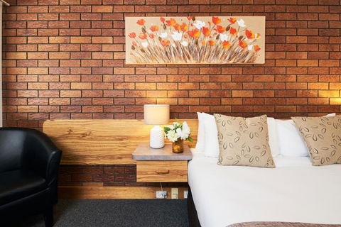 Ruthven Street Motor Inn - Food Delivery Shop 1