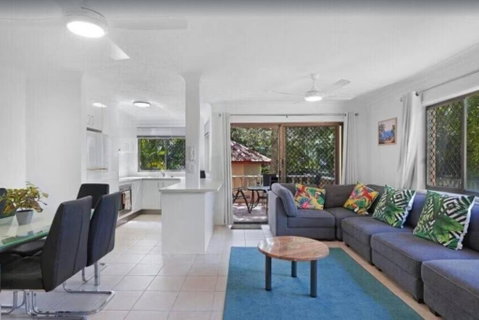 Salerno - Hosted By Burleigh Letting - Food Delivery Shop 0