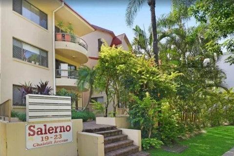 Salerno - Hosted By Burleigh Letting - Food Delivery Shop 1