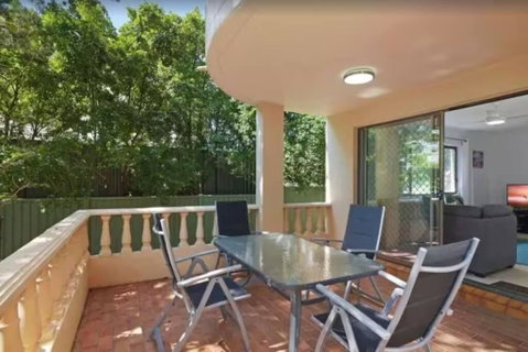 Salerno - Hosted By Burleigh Letting - Food Delivery Shop 2
