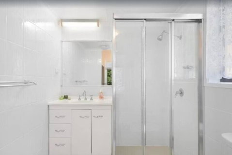Salerno - Hosted By Burleigh Letting - Food Delivery Shop 3