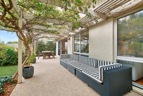 Salt Air Hideaway With Lush Backyard - Food Delivery Shop 2