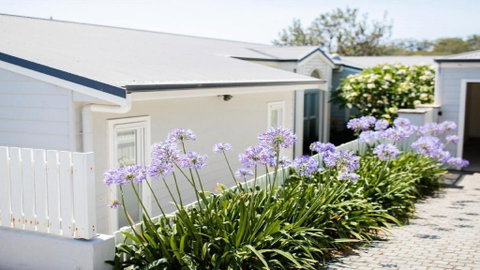 Salt Deck - The Upper Deck Accom Holiday - Food Delivery Shop 2