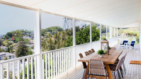 Salt Deck - The Upper Deck Accom Holiday - Food Delivery Shop 3