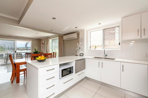 Saltwater Villas - Pet Friendly Accommodation - Food Delivery Shop 3