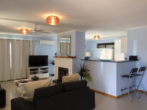 Salty Air Apartments Kingscote Kangaroo Island - Food Delivery Shop 0