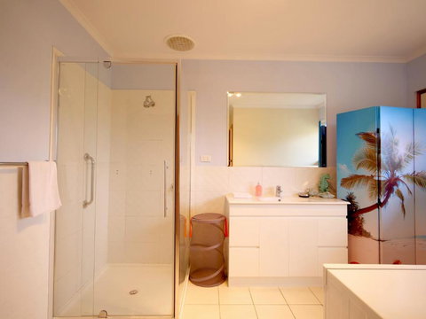 Salty Air Apartments Kingscote Kangaroo Island - Food Delivery Shop 2
