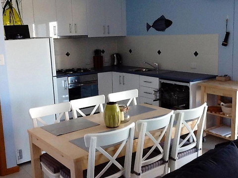 Salty Air Apartments Kingscote Kangaroo Island - Food Delivery Shop 1