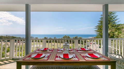 Salty Air Beachside Cottage At Killcare - Food Delivery Shop 1