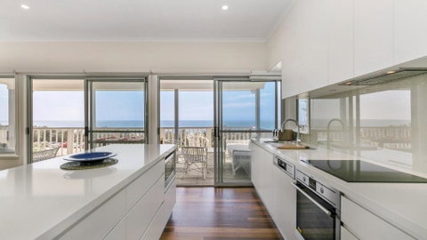 Salty Air Beachside Cottage At Killcare - Food Delivery Shop 3