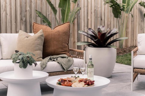 SALTY PALMS On HENLEY -THREE - Food Delivery Shop 1