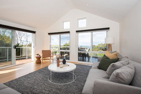 Salty Shores Smiths Beach - Pet Food Australia 0