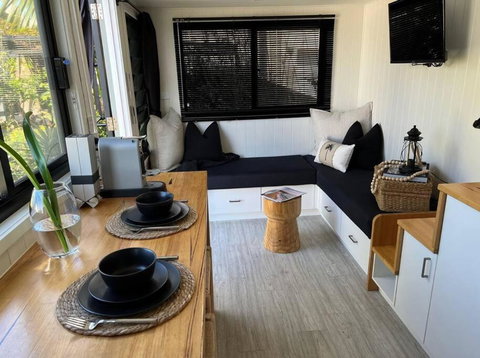 SALTY SOUL KIAMA - Tiny House By The Ocean - Food Delivery Shop 0