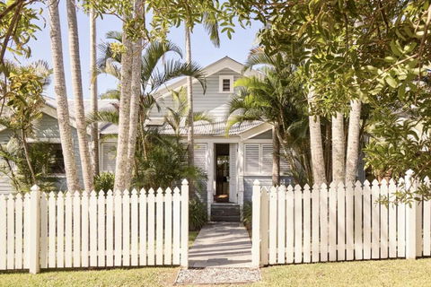 Sanctuary Spaces - Kia Ora Byron - Pet Food Australia 1