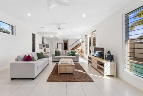 Sand And Sea Beach House - Food Delivery Shop 1