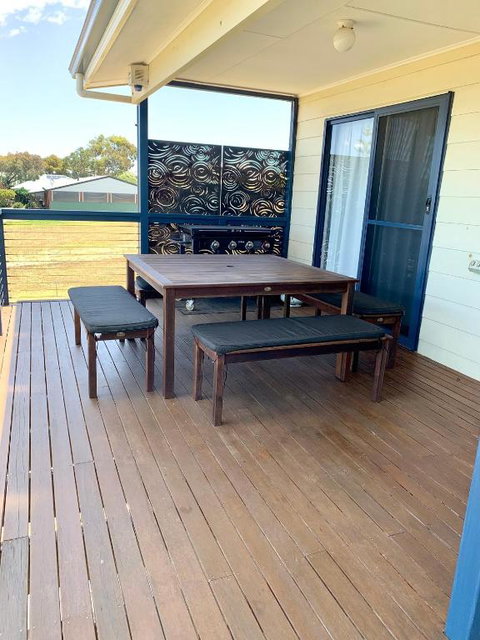Sandcastle - A Esplanade Place, Stunning Views - Food Delivery Shop 2