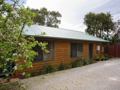 Sandhurst Escape 2 17 - Food Delivery Shop 0