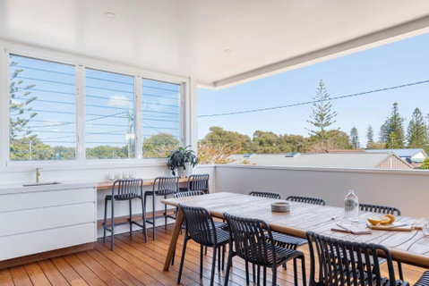 Sandhurst - Oceanstays - Food Delivery Shop 3