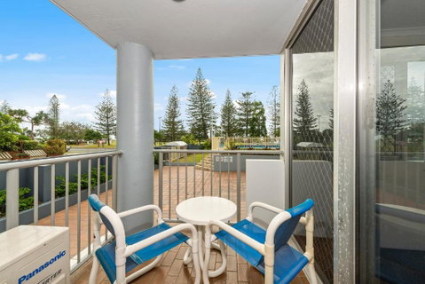 Sandpiper Broadbeach - Food Delivery Shop 2