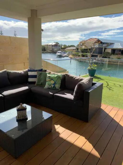 Sandpiper Island Tranquil Waterfront Views & Jetty - Food Delivery Shop 2