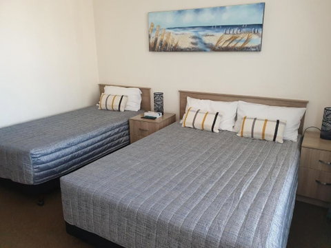 Sandpiper Motel Ulladulla - Food Delivery Shop 1