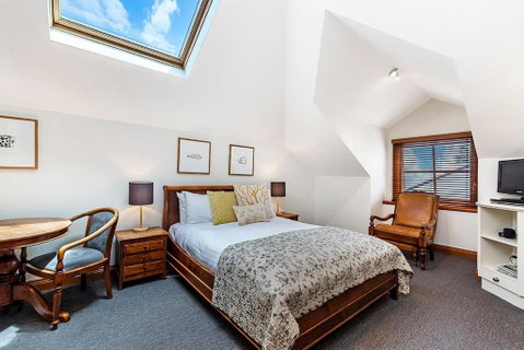 Sandstone Suites - In The Heart Of Port Fairy - Food Delivery Shop 2