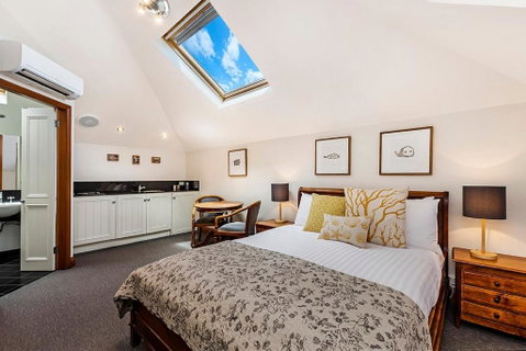 Sandstone Suites - In The Heart Of Port Fairy - Food Delivery Shop 0