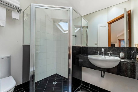 Sandstone Suites - In The Heart Of Port Fairy - Food Delivery Shop 3