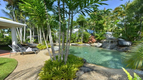 Sandwater Port Douglas - Food Delivery Shop 0