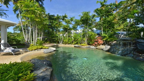Sandwater Port Douglas - Food Delivery Shop 2